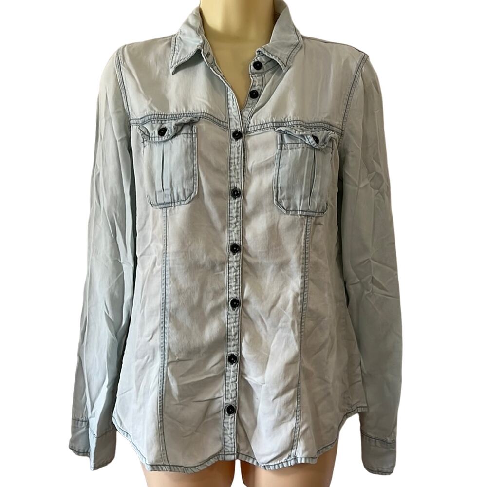 Maurices Light Blue Chambray Button Front Blouse Woman Size Medium Long Sleeves